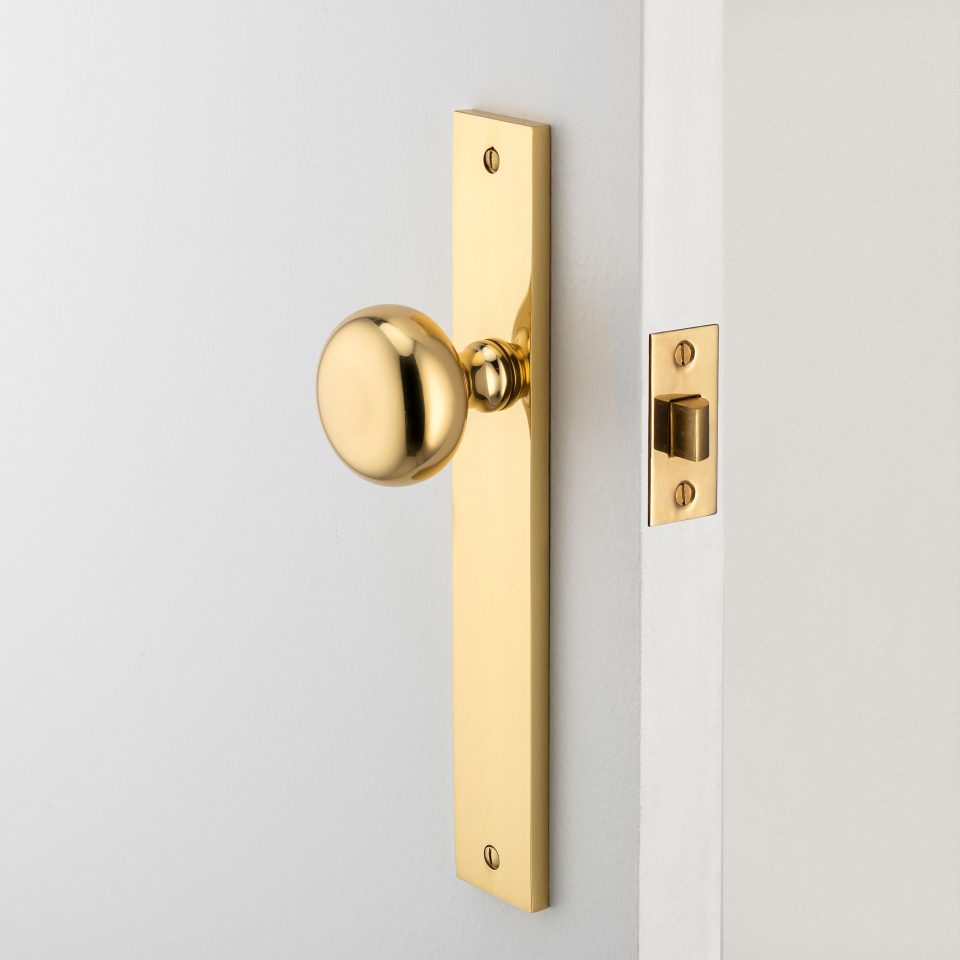 10322E85 - Cambridge Knob - Rectangular Backplate - Polished Brass - Entrance