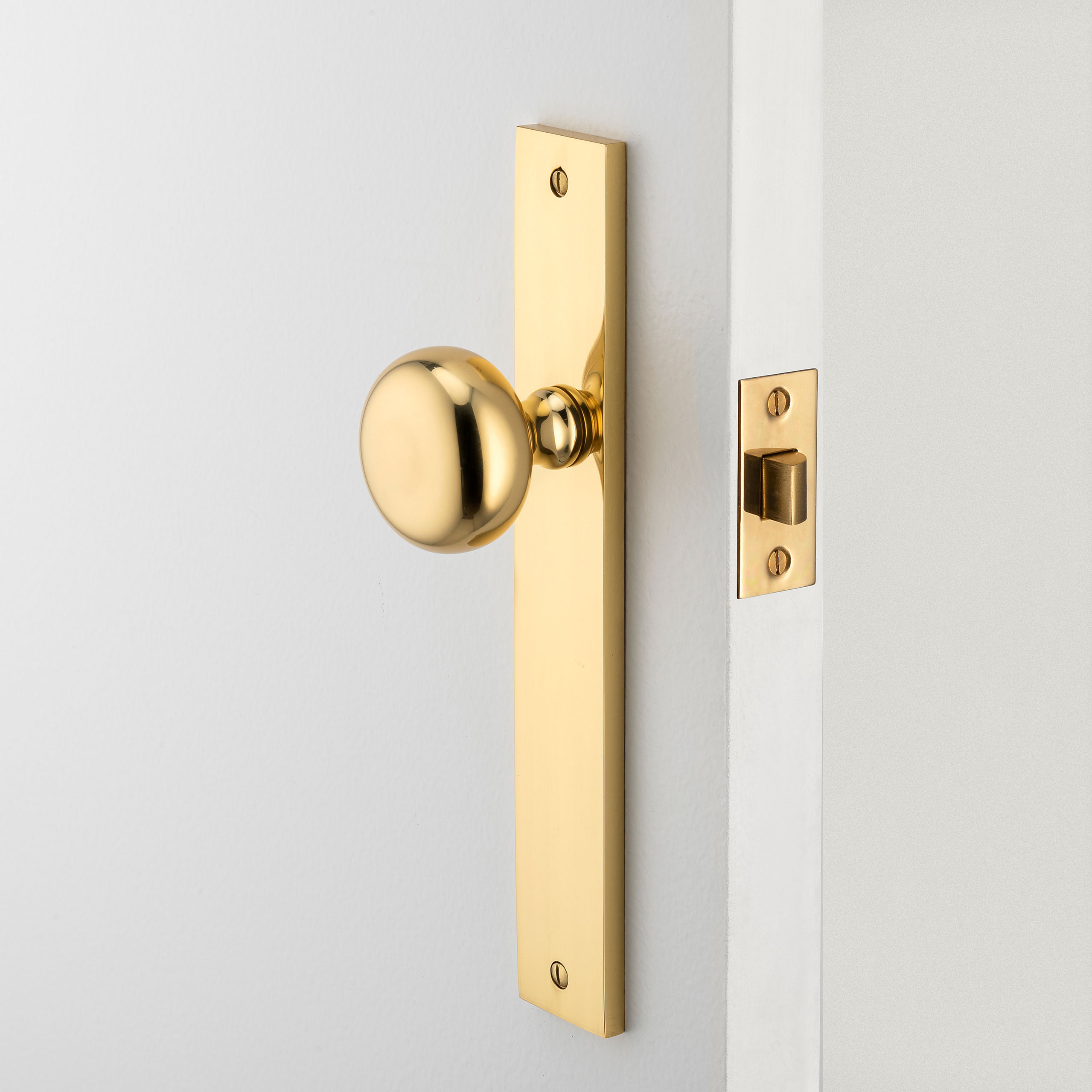 10322E85 - Cambridge Knob - Rectangular Backplate - Polished Brass - Entrance