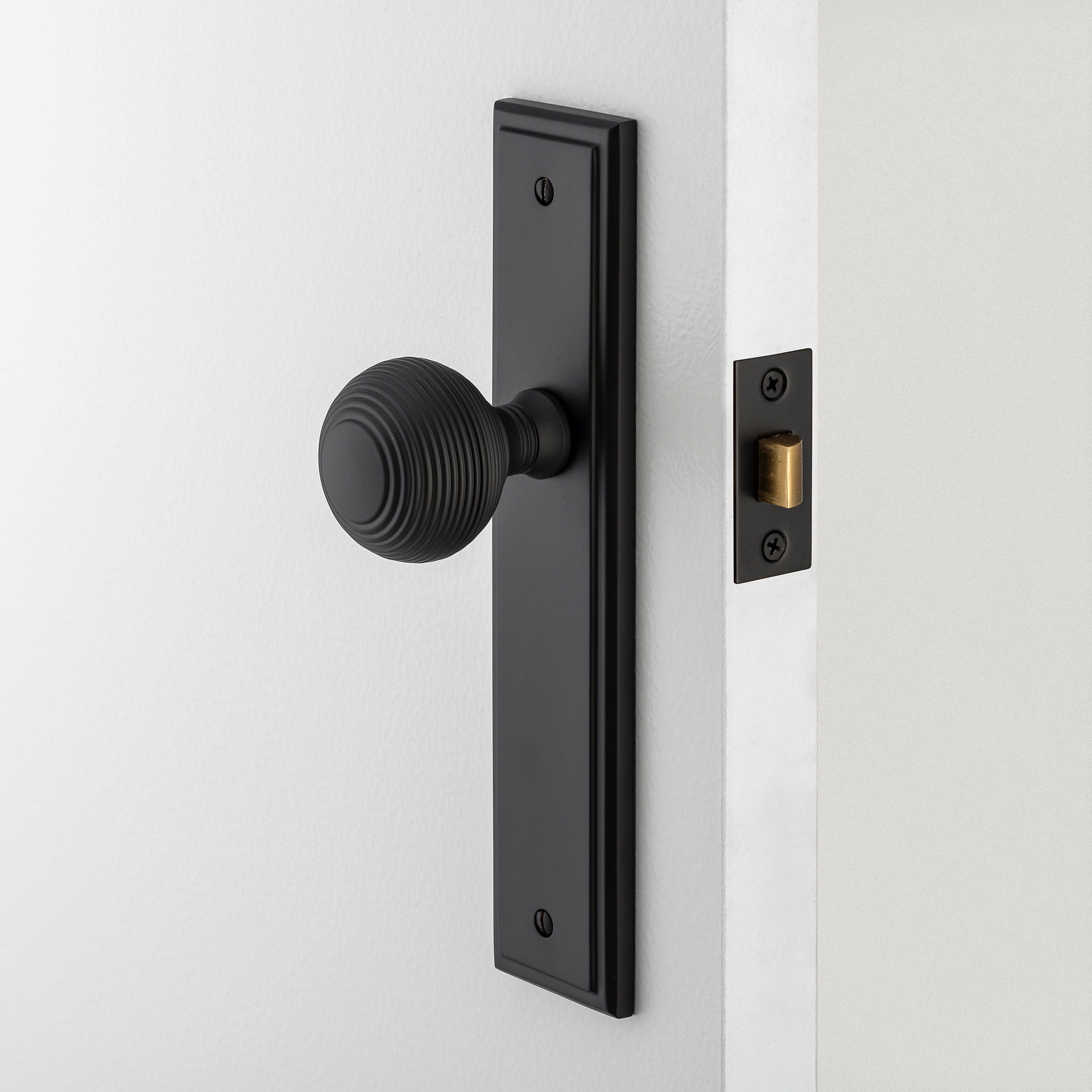 15342 - Guildford Knob - Stepped Backplate - Brushed Brass - Passage